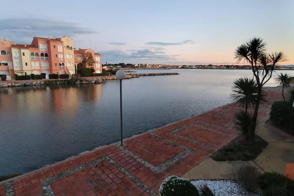 Bel Appartement Vue Sur Le Lac Marin Avec Piscine Le Barcarès Buitenkant foto